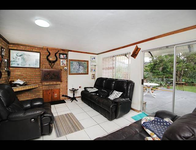 6 BEDROOM HOUSE FOR SALE IN HERSHAM